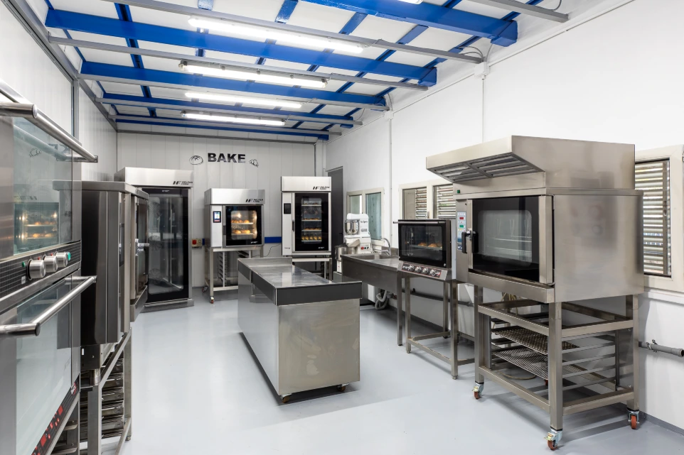 Forni professionali Helpan Forni esposti nello showroom aziendale
