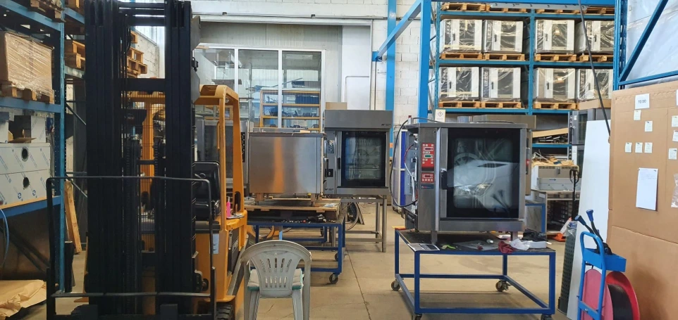 Forni professionali Helpan Forni esposti nello showroom aziendale