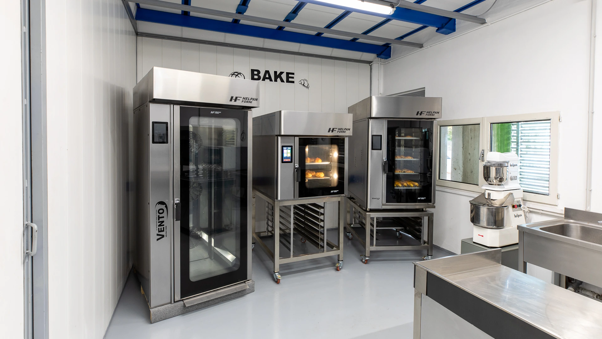 Showroom Helpan Forni con forni professionali per pasticceria, panificazione e ristorazione